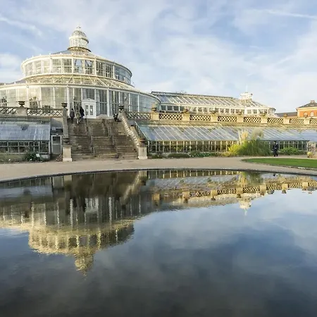 Apartman Lovely 3br Manor 5 Min From Tivoli Gardens Koppenhága