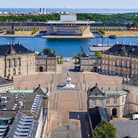 Lovely 3br Manor 5 Min From Tivoli Gardens Apartman