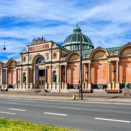 Apartman Lovely 3br Manor 5 Min From Tivoli Gardens *