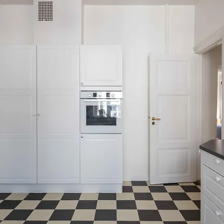 Apartman Lovely 3br Manor 5 Min From Tivoli Gardens *