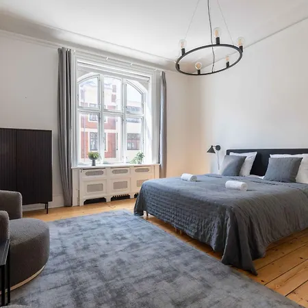 Lovely 3br Manor 5 Min From Tivoli Gardens Koppenhága