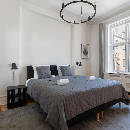 Lovely 3br Manor 5 Min From Tivoli Gardens