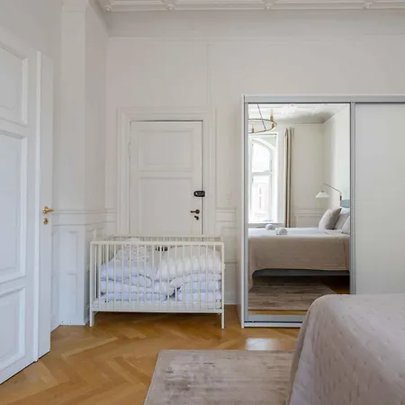 Lovely 3br Manor 5 Min From Tivoli Gardens Apartman Koppenhága