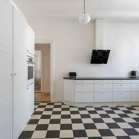 Lovely 3br Manor 5 Min From Tivoli Gardens *