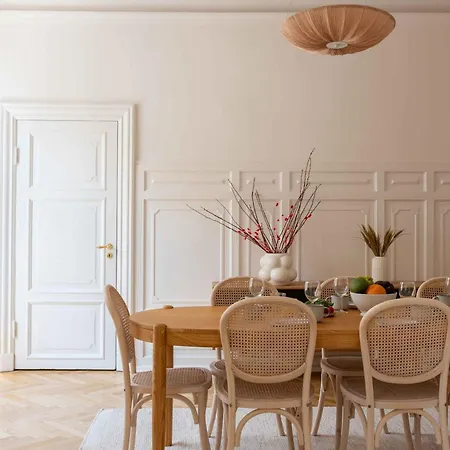 Lovely 3br Manor 5 Min From Tivoli Gardens * Koppenhága