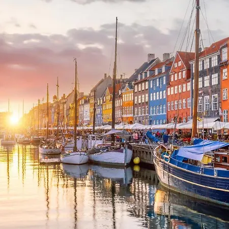 Lovely 3br Manor 5 Min From Tivoli Gardens شقة *