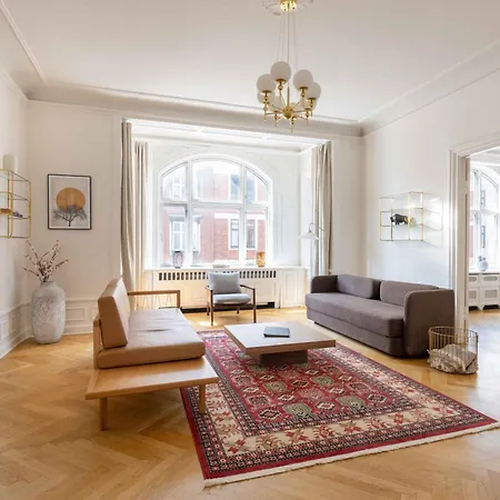 Lovely 3br Manor 5 Min From Tivoli Gardens