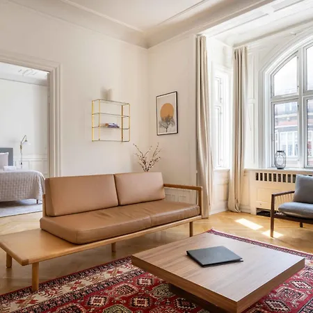 Lovely 3br Manor 5 Min From Tivoli Gardens شقة