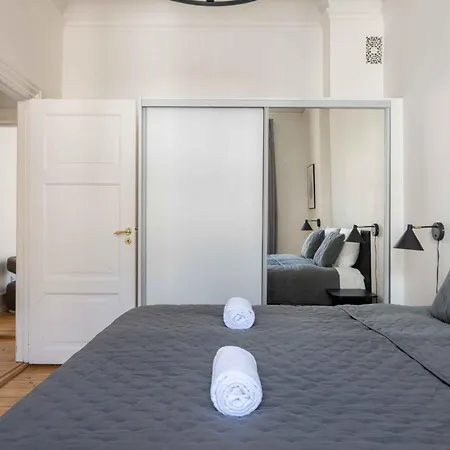 Lovely 3br Manor 5 Min From Tivoli Gardens شقة *
