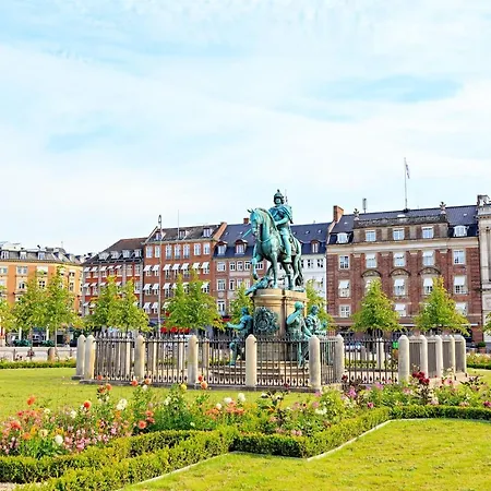 Lovely 3br Manor 5 Min From Tivoli Gardens