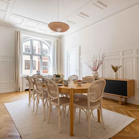 Lovely 3br Manor 5 Min From Tivoli Gardens Appartement *