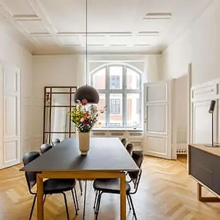 Lovely 3br Manor 5 Min From Tivoli Gardens Lejlighed