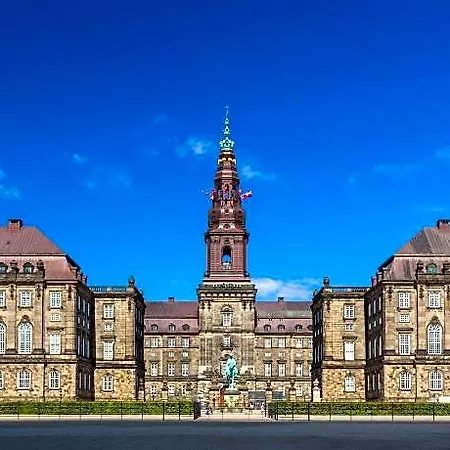 Lovely 3br Manor 5 Min From Tivoli Gardens * Copenaghen