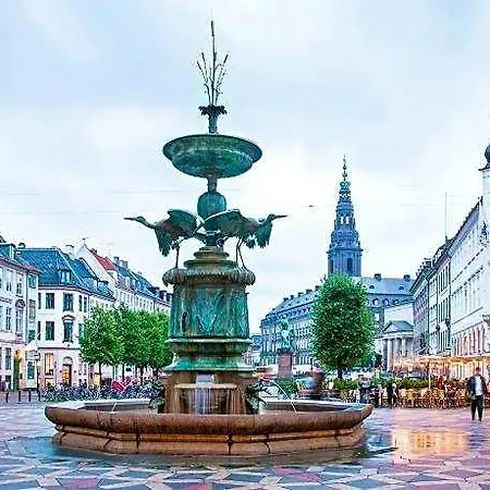 Lovely 3br Manor 5 Min From Tivoli Gardens Appartamento Copenaghen
