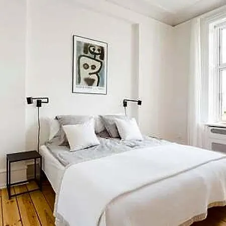 Lovely 3br Manor 5 Min From Tivoli Gardens Apartment *
