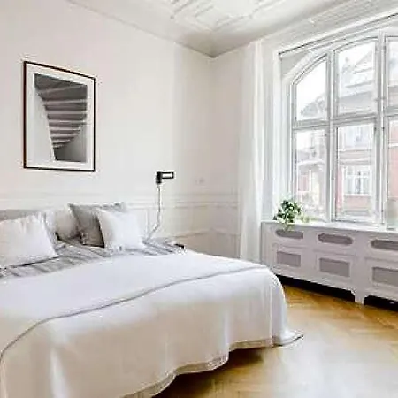 Appartamento Lovely 3br Manor 5 Min From Tivoli Gardens Copenaghen