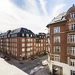 Apartament Lovely 3br Manor 5 Min From Tivoli Gardens