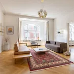 Lovely 3br Manor 5 Min From Tivoli Gardens