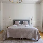 Lovely 3br Manor 5 Min From Tivoli Gardens Apartament
