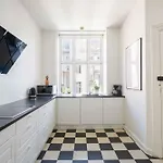 Apartament Lovely 3br Manor 5 Min From Tivoli Gardens Kopenhaga