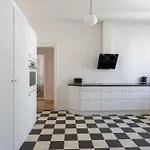 Lovely 3br Manor 5 Min From Tivoli Gardens *