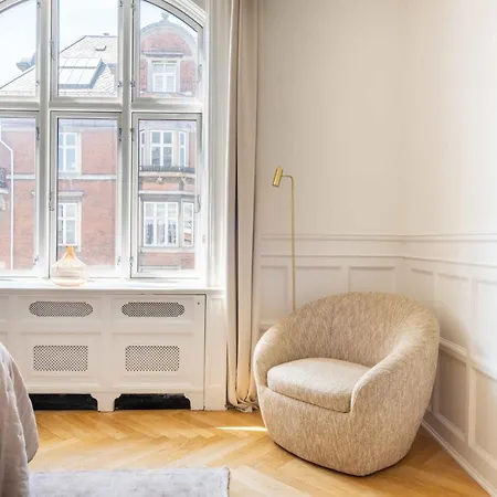 Lovely 3br Manor 5 Min From Tivoli Gardens Apartment *