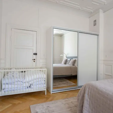 Lovely 3br Manor 5 Min From Tivoli Gardens شقة *