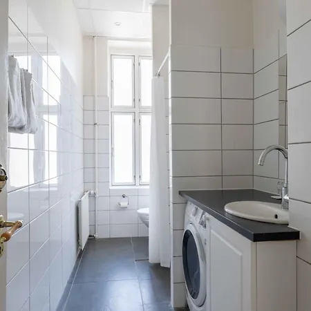 Lovely 3br Manor 5 Min From Tivoli Gardens شقة